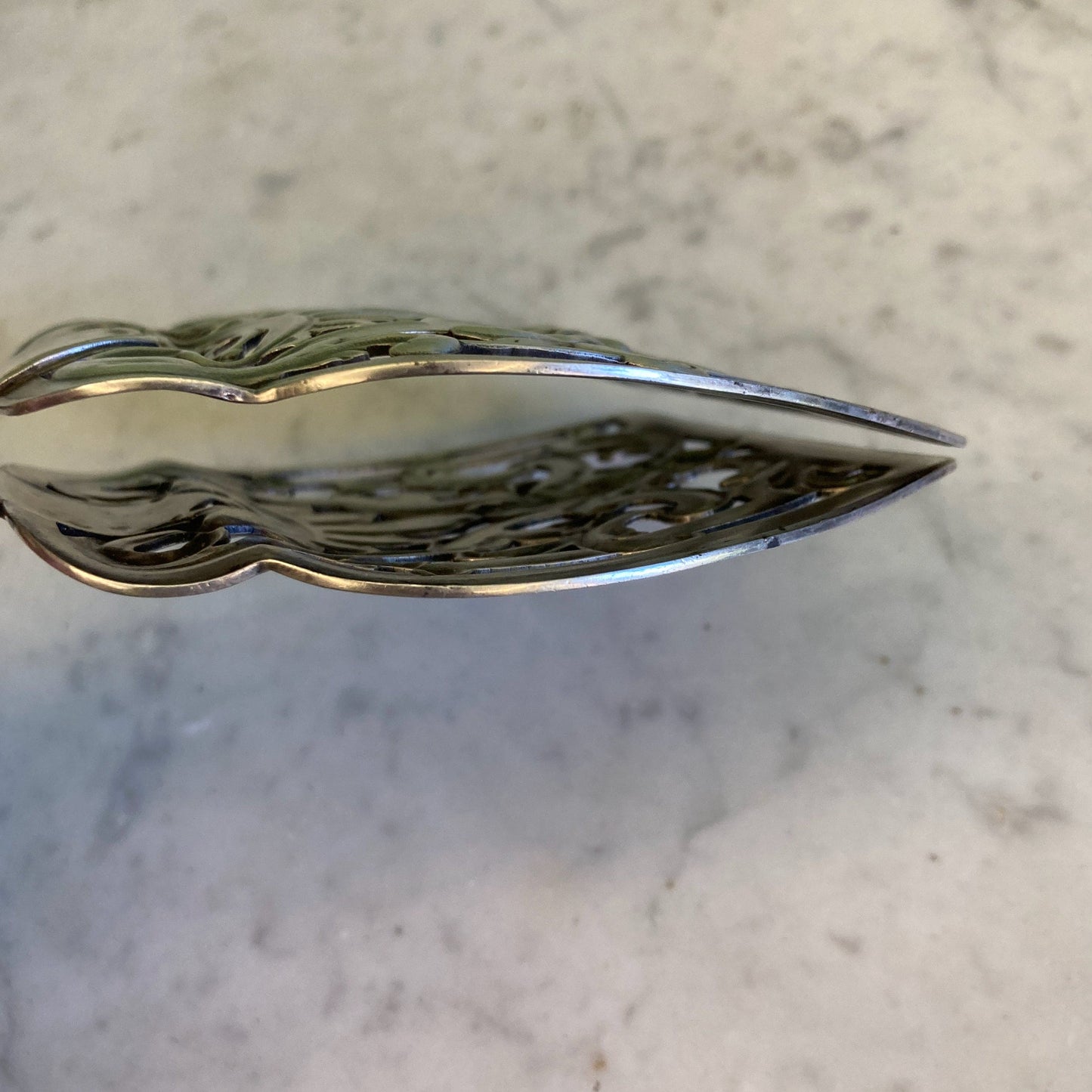 Ancienne pince à asperges en métal argenté de la Maison Christofle