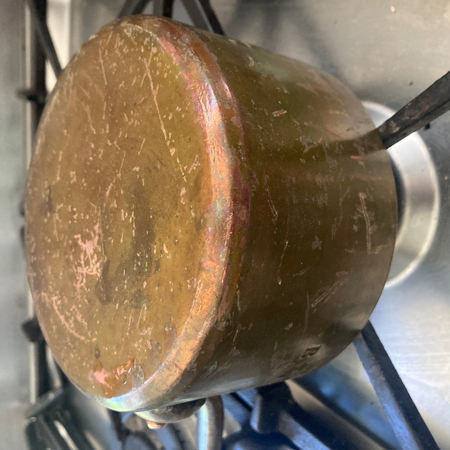 Ancienne casserole en cuivre étamé de marque Dehillerin