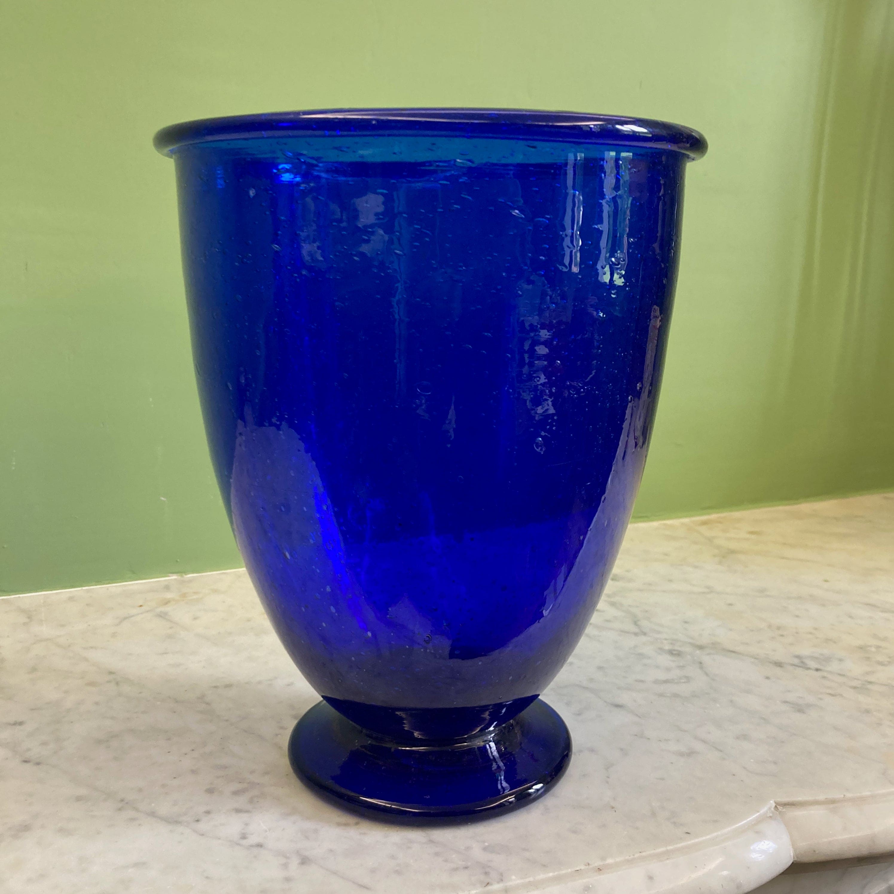 Sublime Vase Artisanal en Verre Soufflé avec Croisillons Sublime Vase Artisanal en Verre Soufflé avec Croisillons