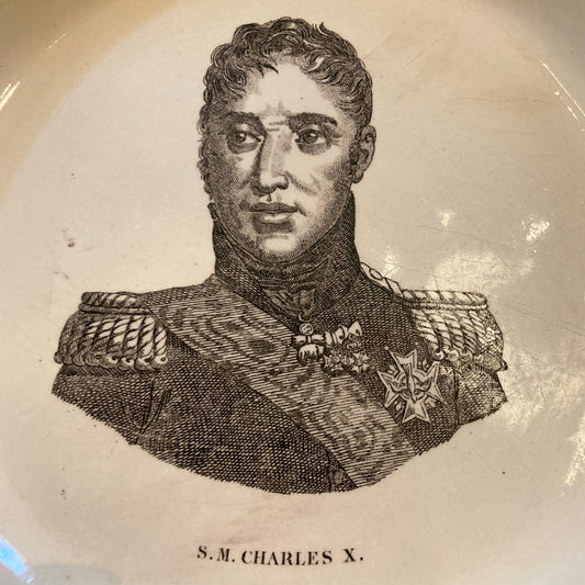 Assiette de la Manufacture de Montereau représentant Charles X