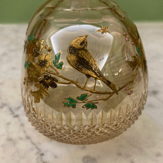 Carafe ancienne en cristal taillé a décor d' un oiseau sur des branchages dorés et émaillés