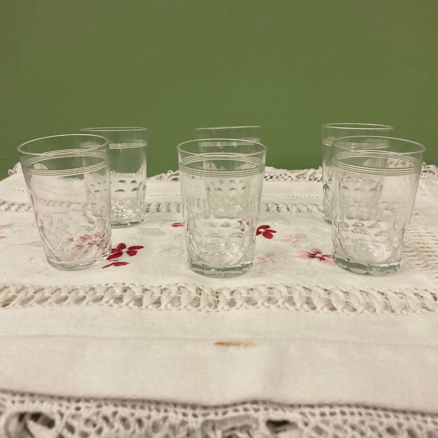 6 gobelets à shot en cristal taillé de Baccarat, modèle écaille.