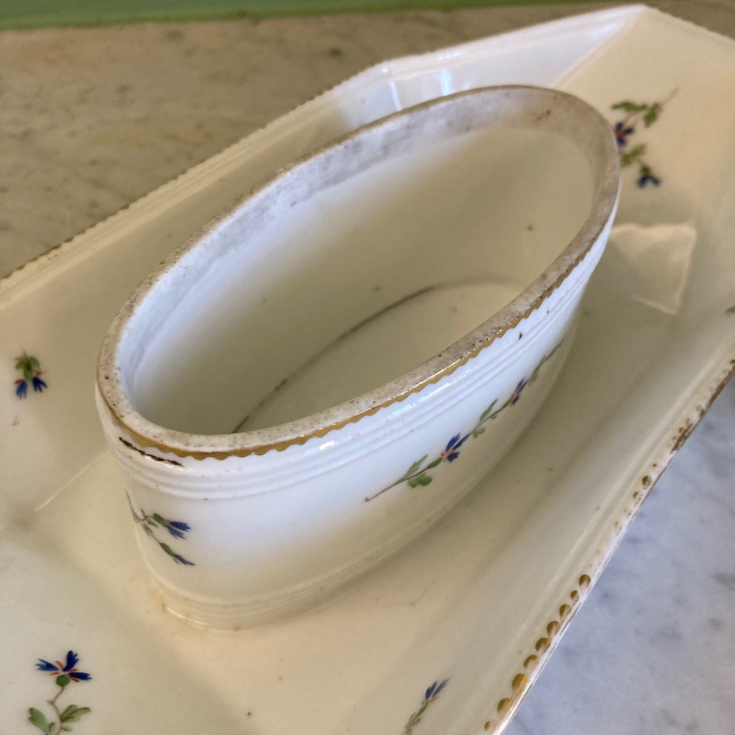 Beurrier en porcelaine de Bordeaux 18ème. Verneuilh