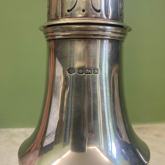 Saupoudreuse en argent massif Anglais Sheffield