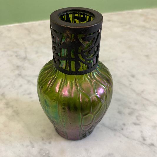 Vase art nouveau à reflets irisés