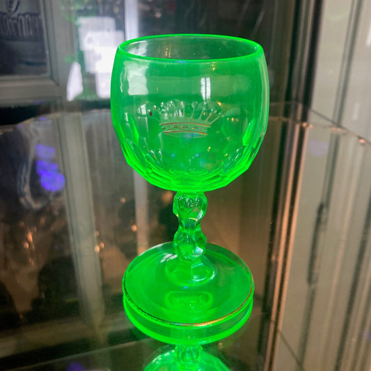 verre ouraline en cristal décor d' une couronne comtale