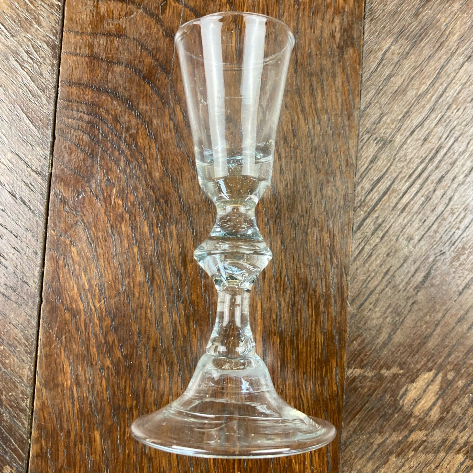 Altes Glas aus dem 18. Jahrhundert. geblasenes Glas namens Bourguignon – ANTIQUITES CHAUMONT