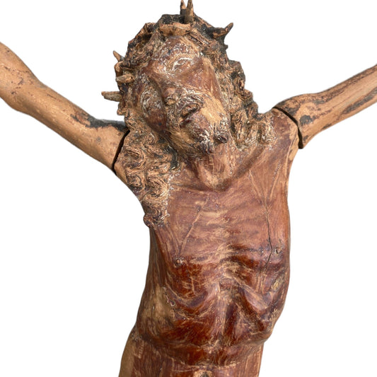 Grand Christ ancien en bois sculpté