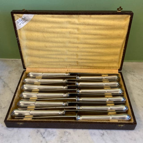 12 grands couteaux de table métal argenté