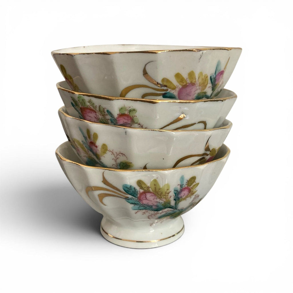 4 Bols porcelaine anciens décor de fleurs