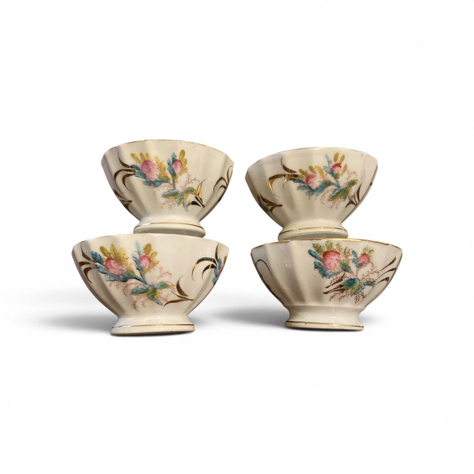 4 Bols porcelaine anciens décor de fleurs