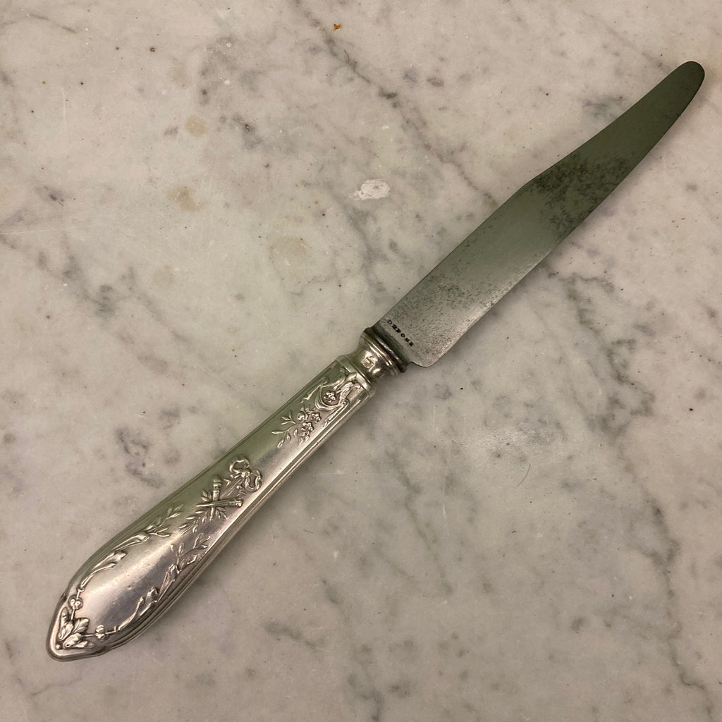 6 Couteaux à entremets SFAM en métal argenté de style Louis XVI.