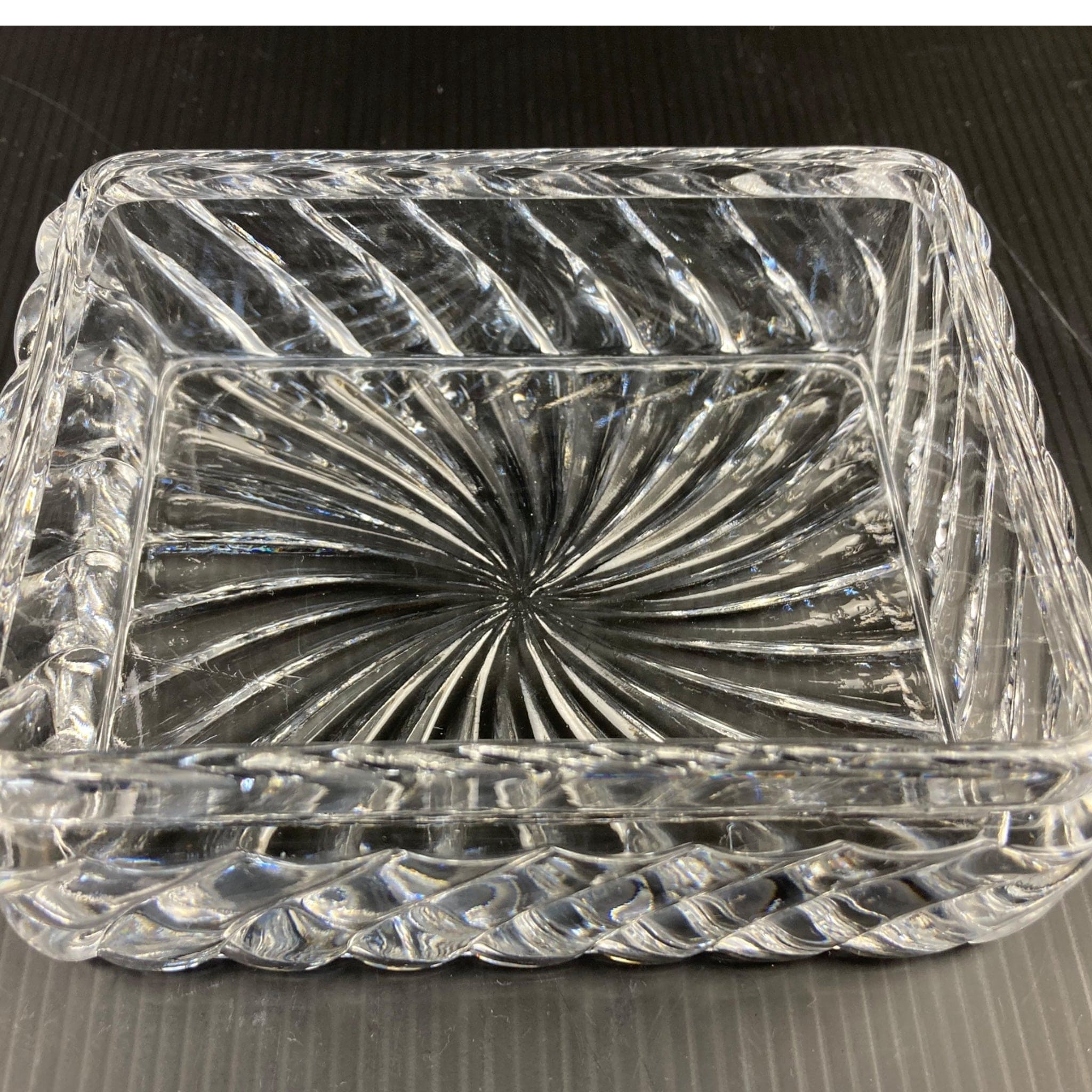 Baccarat boite à sardines en cristal moulé