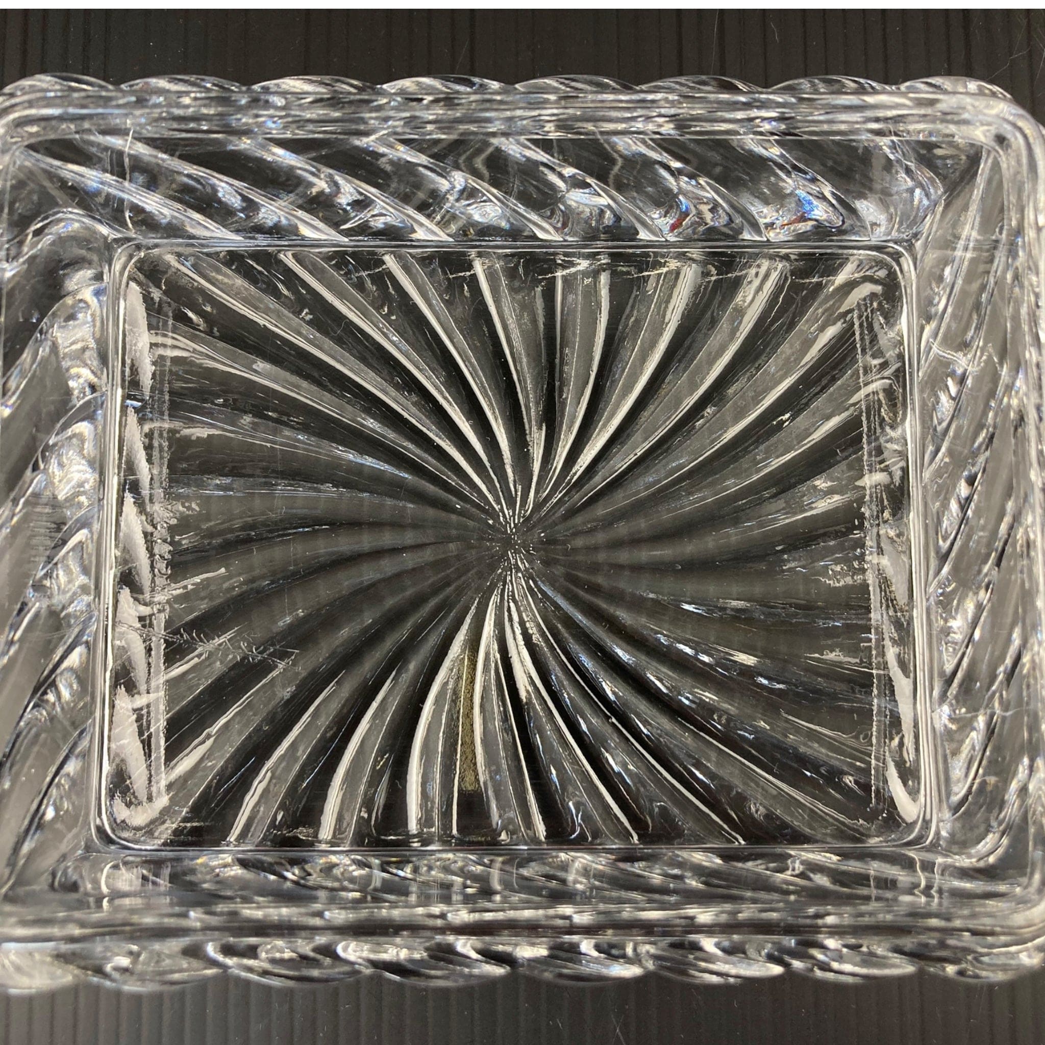 Baccarat boite à sardines en cristal moulé