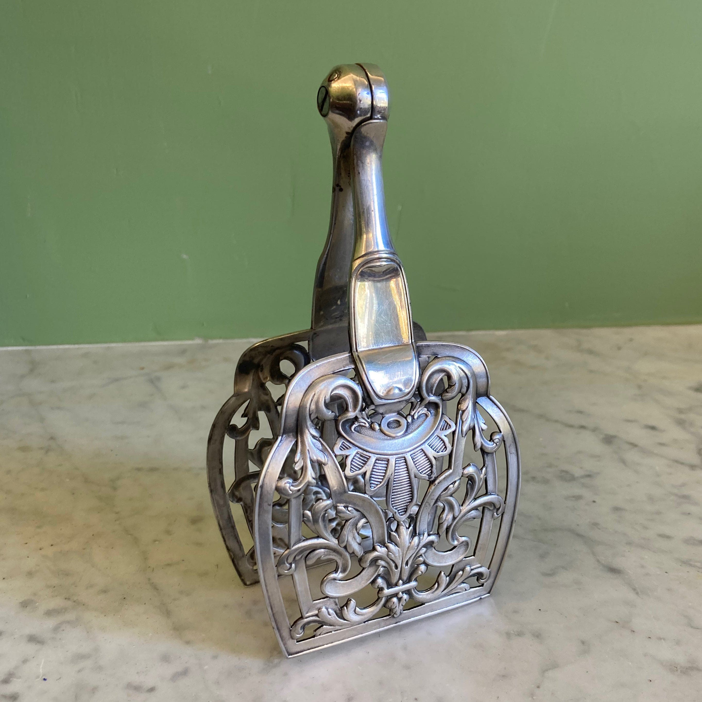 Ancienne pince à asperges en métal argenté de la Maison Christofle