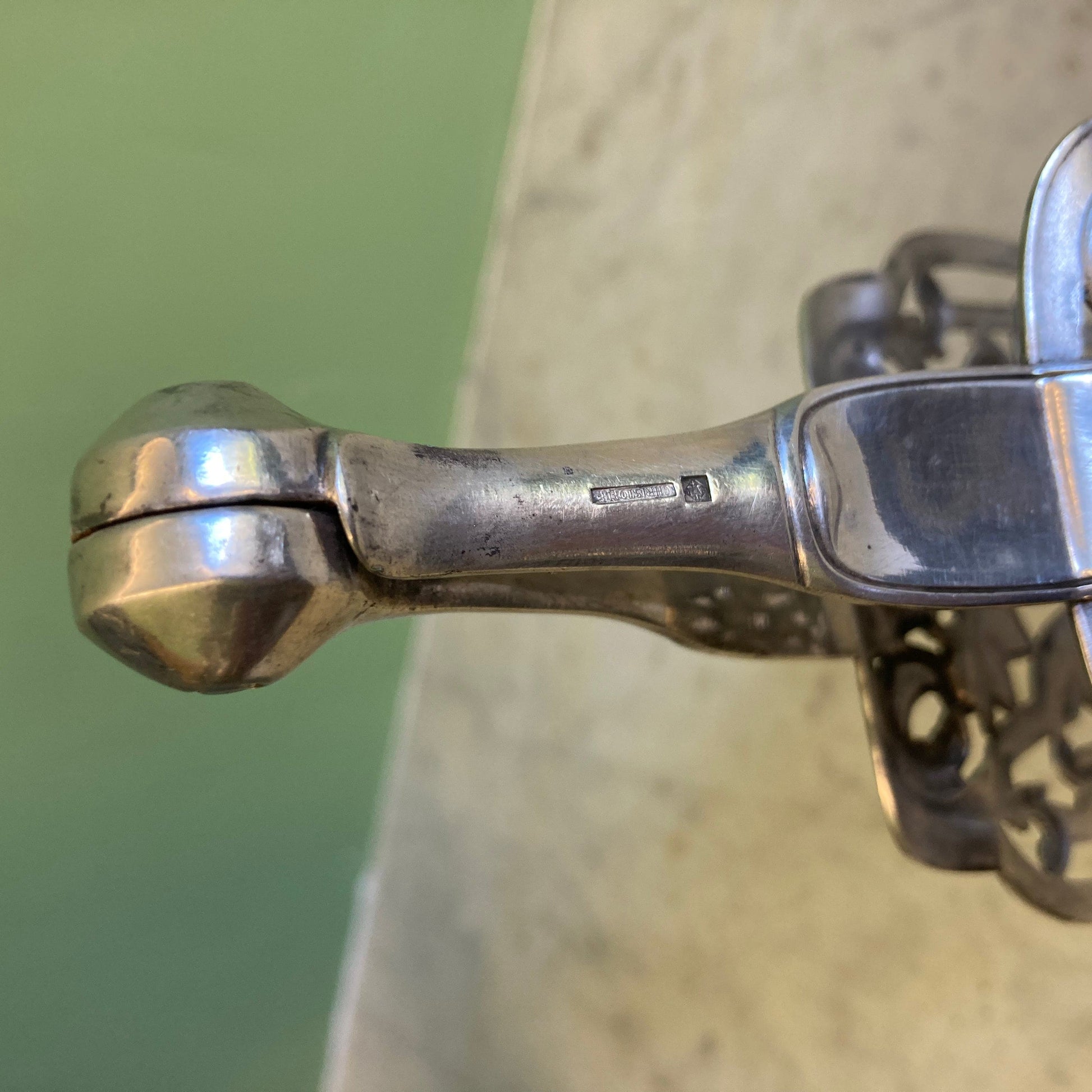 Ancienne pince à asperges en métal argenté de la Maison Christofle