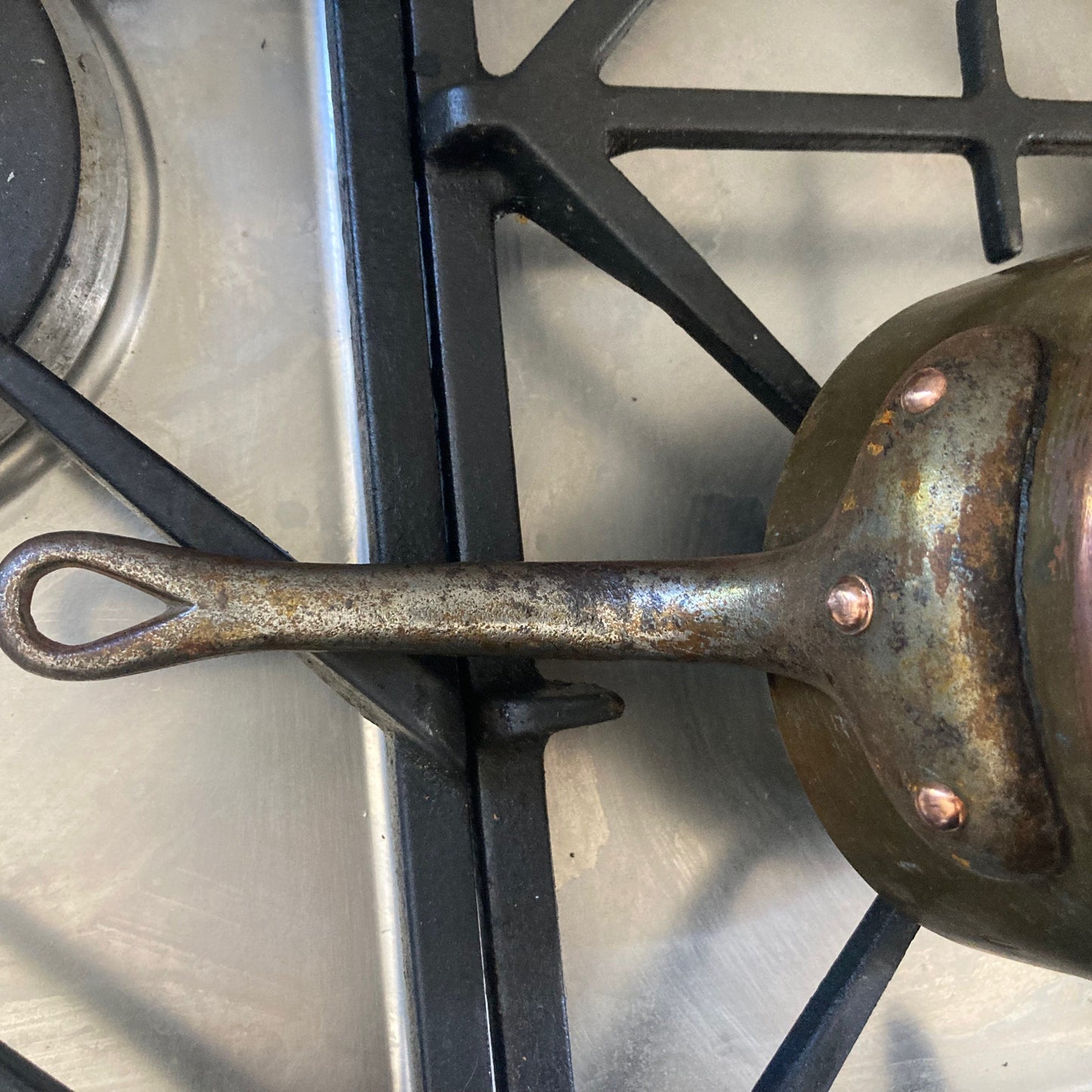 Ancienne casserole en cuivre étamé de marque Dehillerin