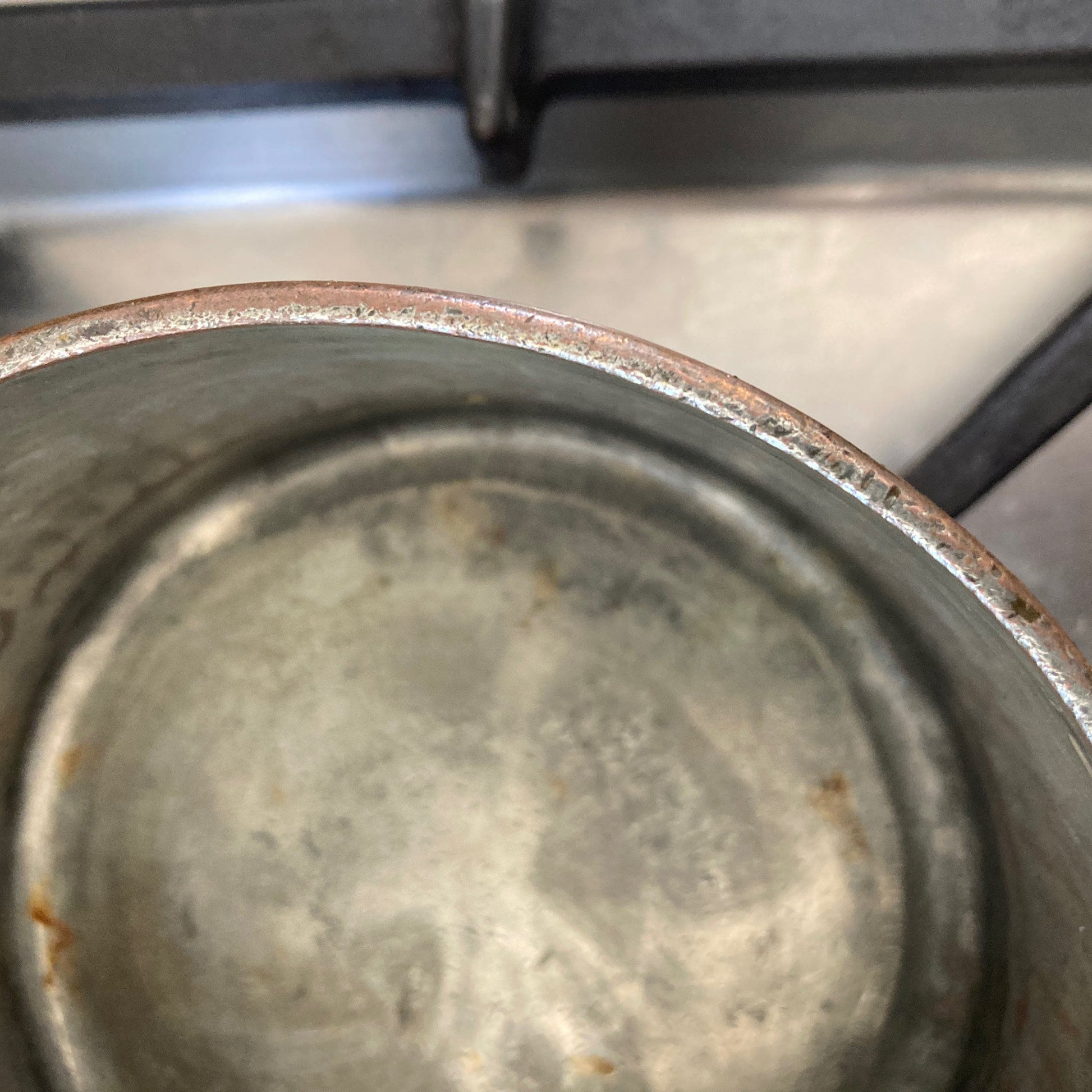 Ancienne casserole en cuivre étamé de marque Dehillerin