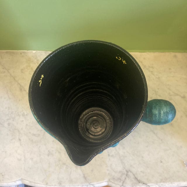 Grand pichet en céramique bleue de marque Accolay