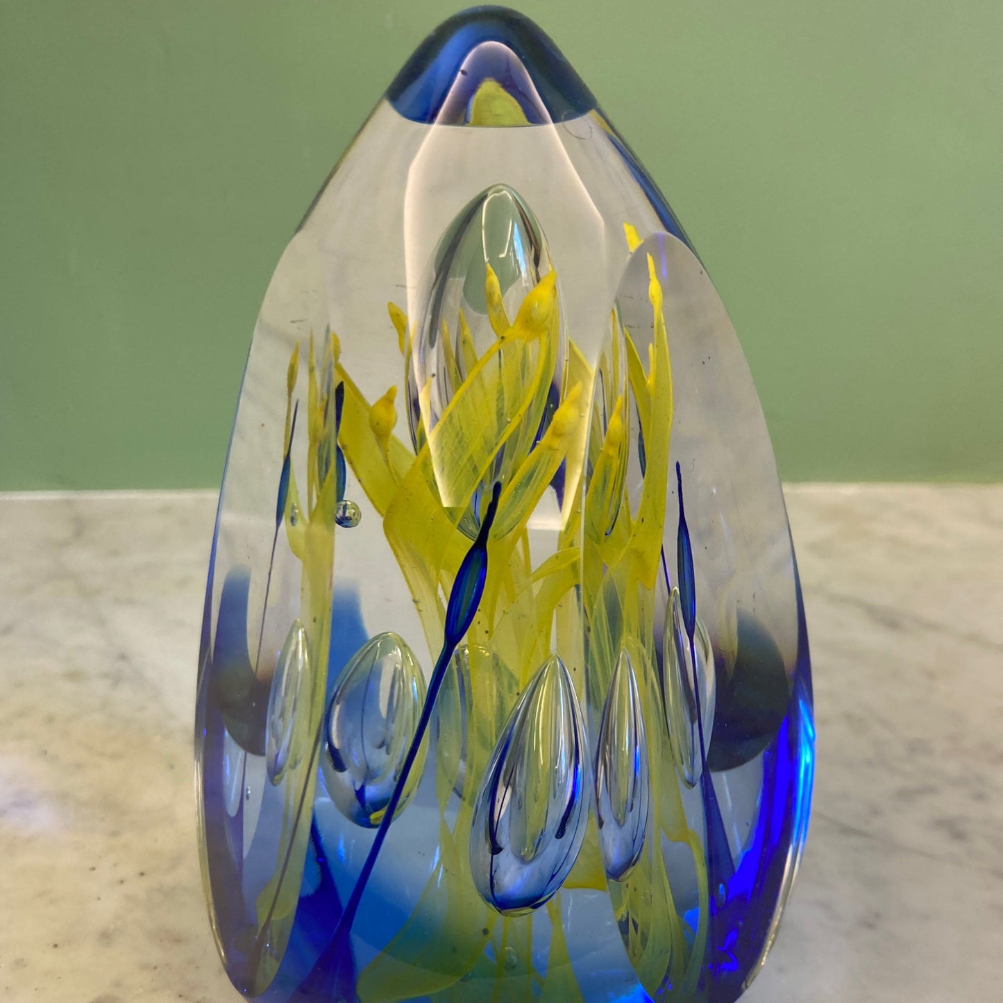 Presse papier en verre soufflé de Remigijus Kriukas dit Remis