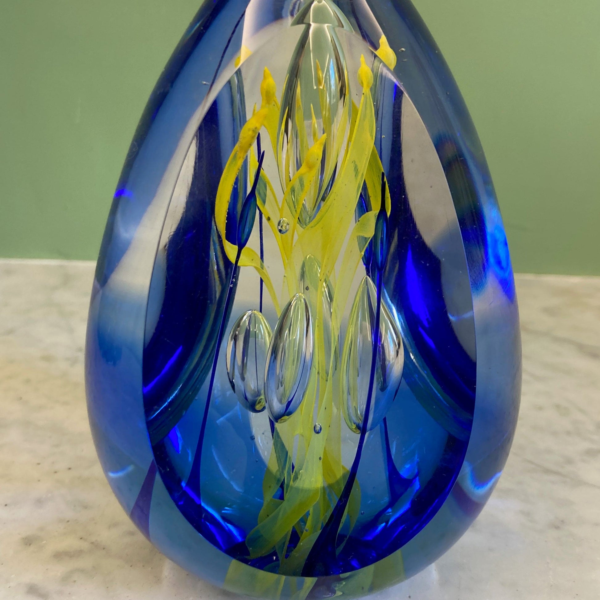 Presse papier en verre soufflé de Remigijus Kriukas dit Remis