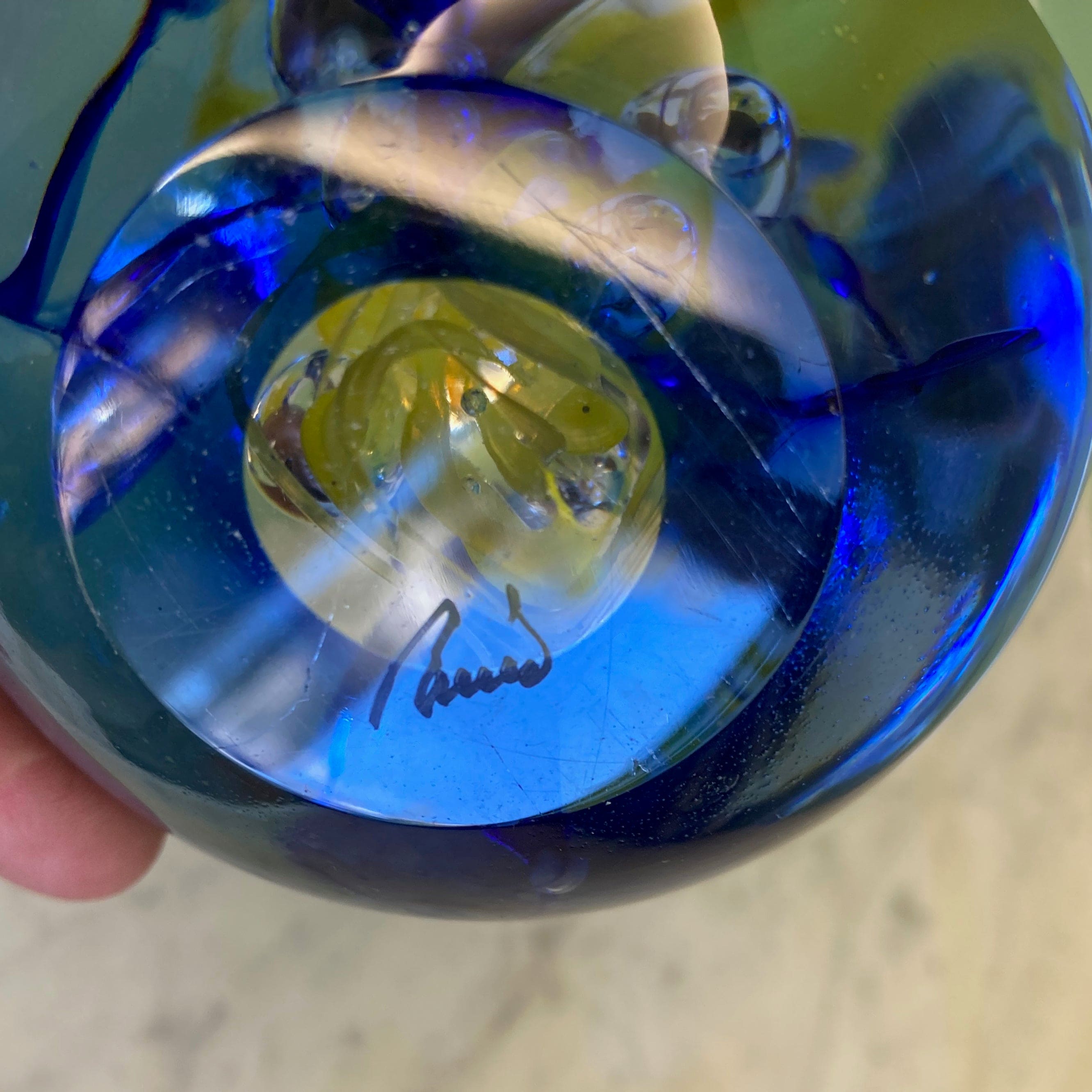 Presse papier en verre soufflé de Remigijus Kriukas dit Remis