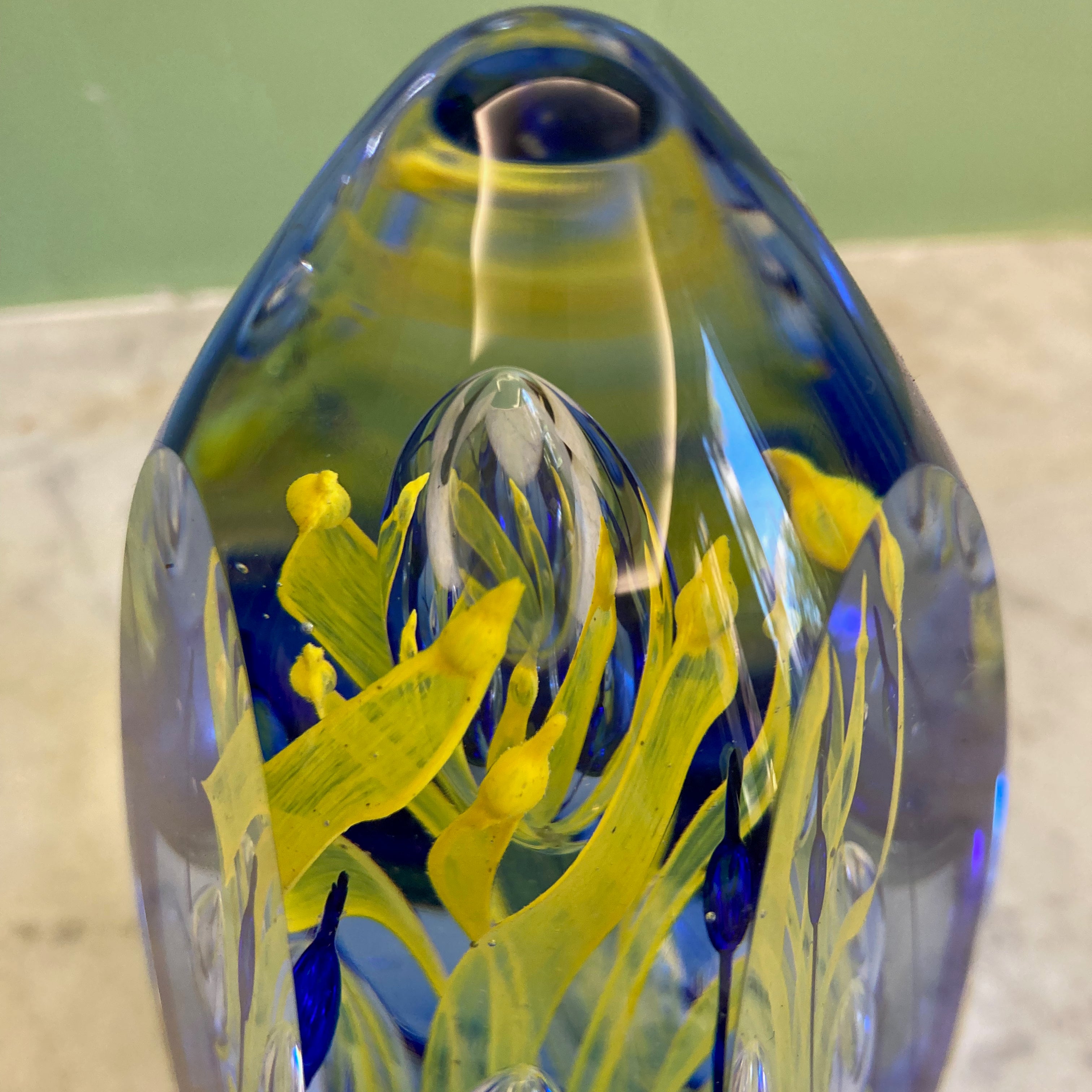 Presse papier en verre soufflé de Remigijus Kriukas dit Remis