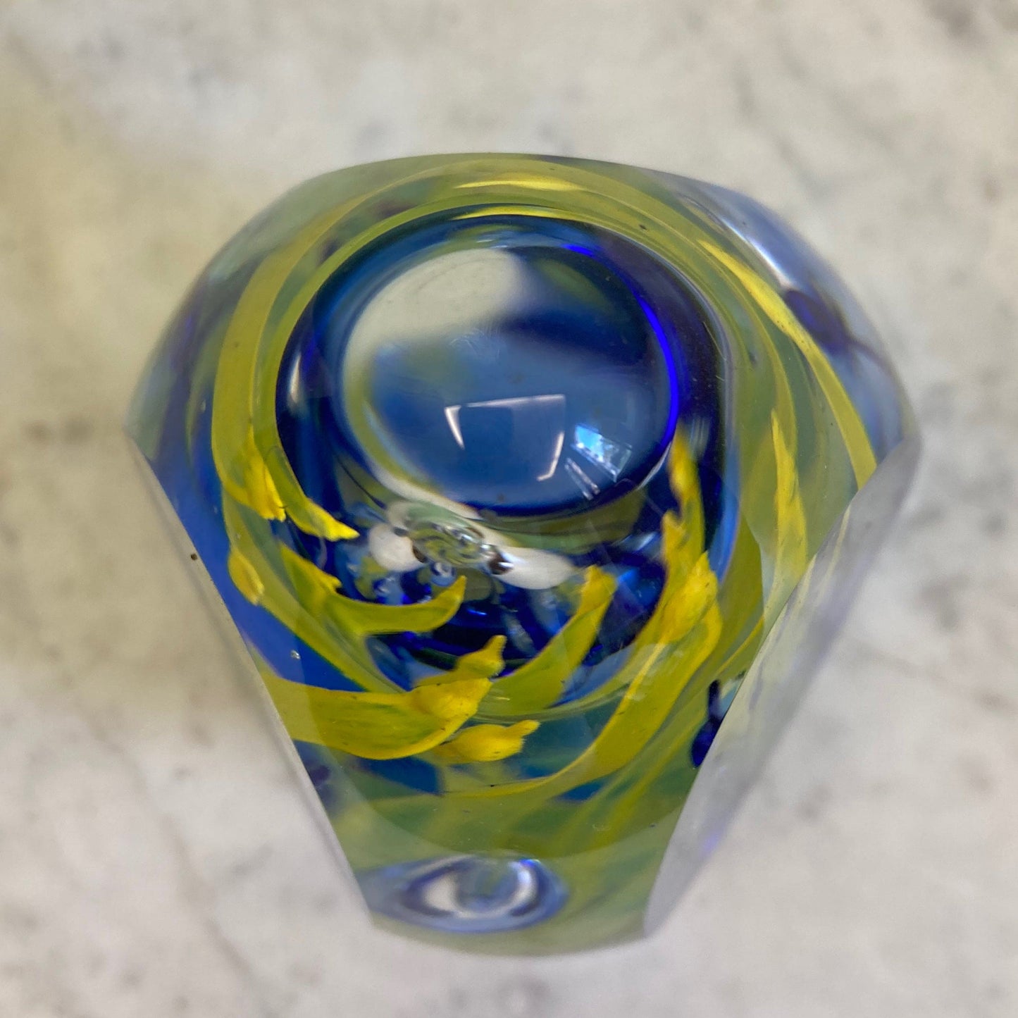 Presse papier en verre soufflé de Remigijus Kriukas dit Remis