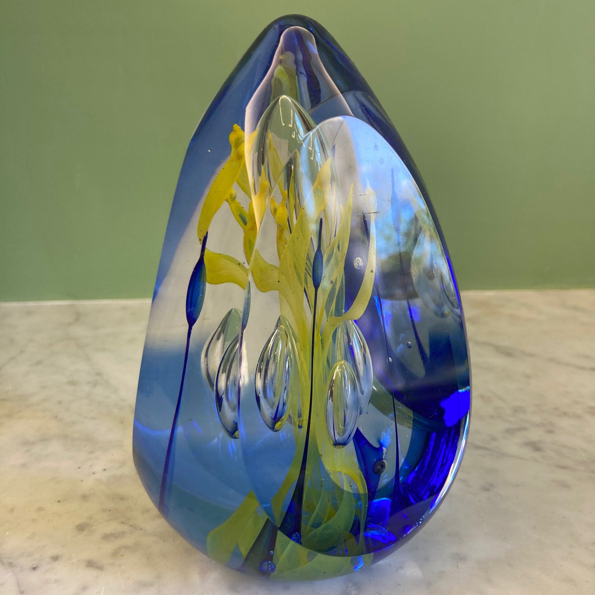 Presse papier en verre soufflé de Remigijus Kriukas dit Remis