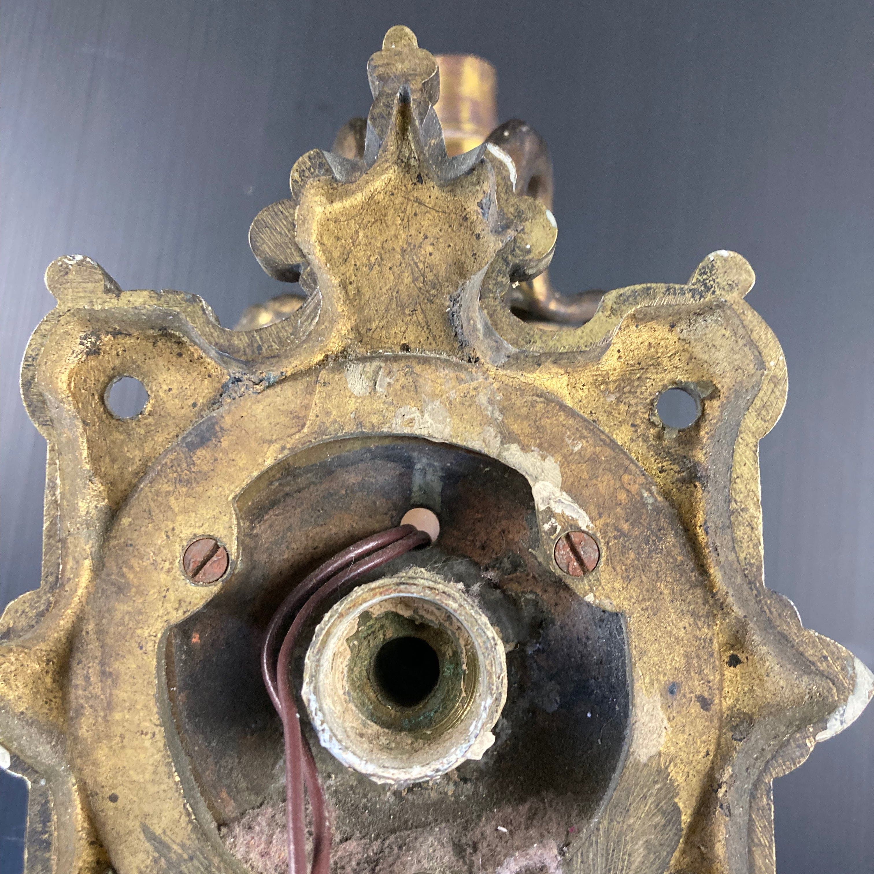 Ancienne applique murale en bronze forme de  lampe à huile antique