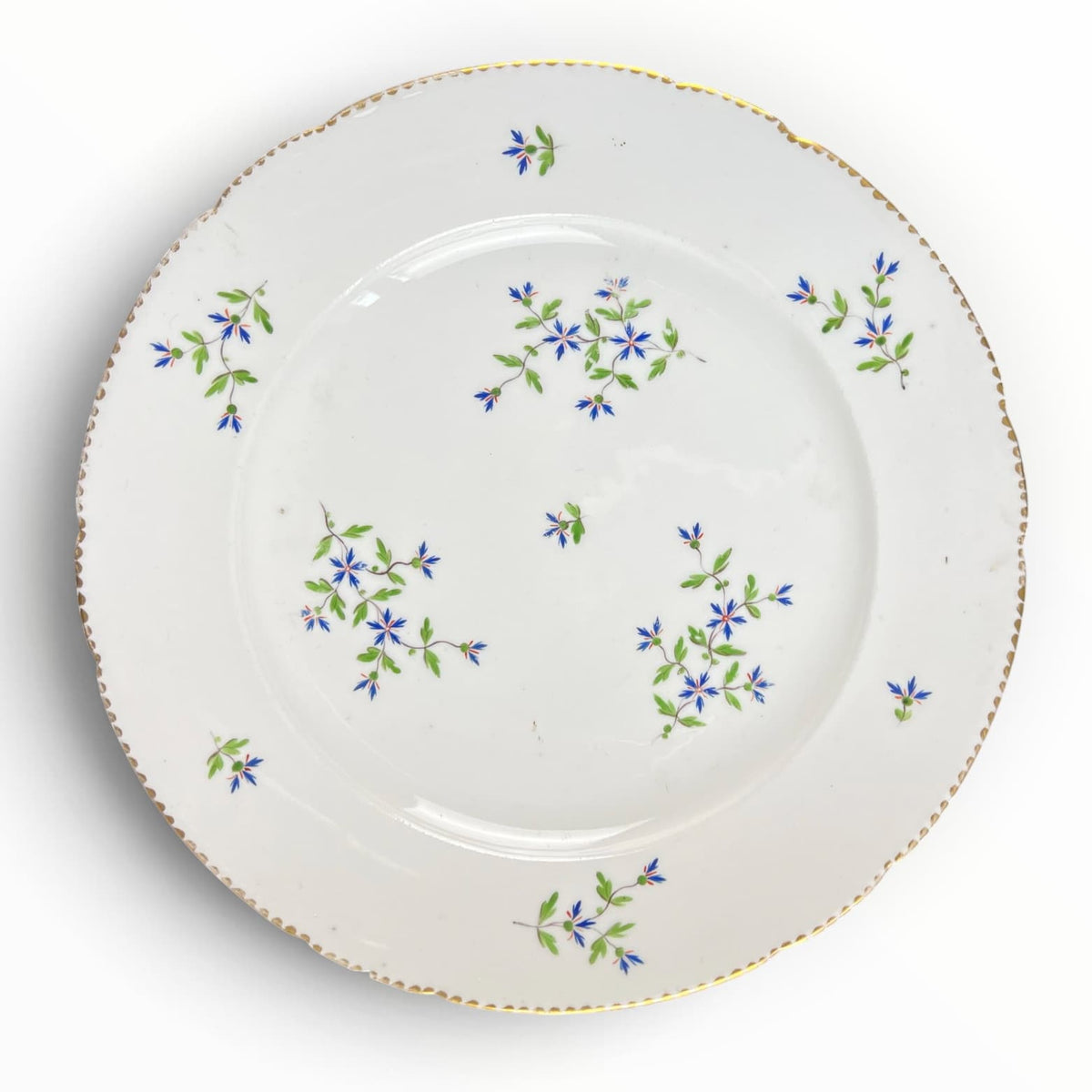 Assiette en porcelaine de Bordeaux XVIIIe siècle. Décor aux barbeaux.