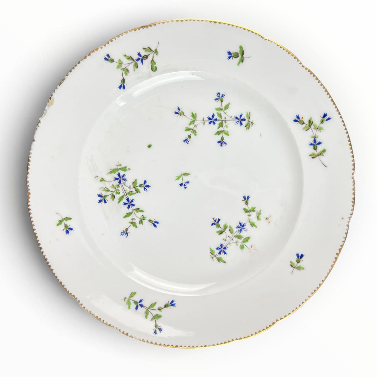 Assiette plate en porcelaine de Bordeaux à décor aux barbeaux.