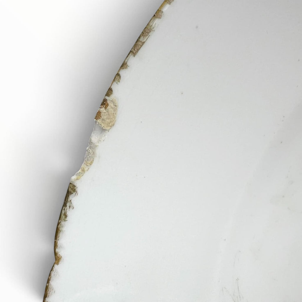 Détails des éclats sur la bordure.