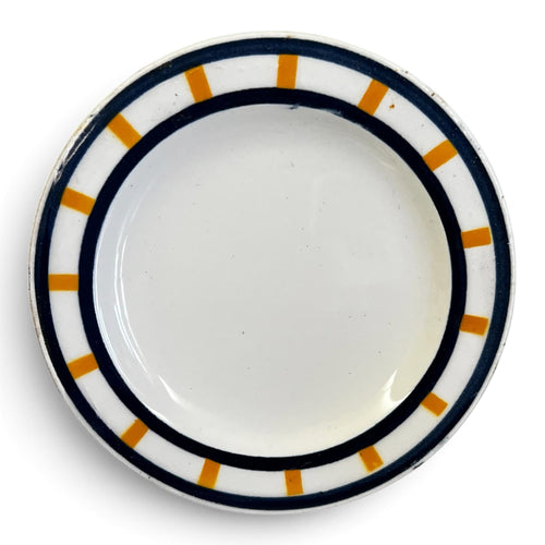 anciennes assiettes de dinette en céramique décor Béarn