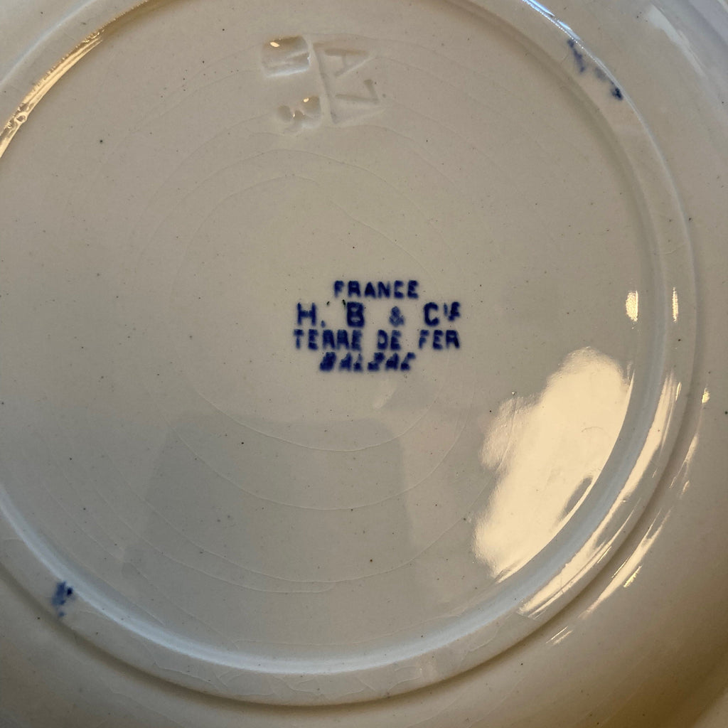 12 assiettes creuse en faience de choisy le roi décor Balzac