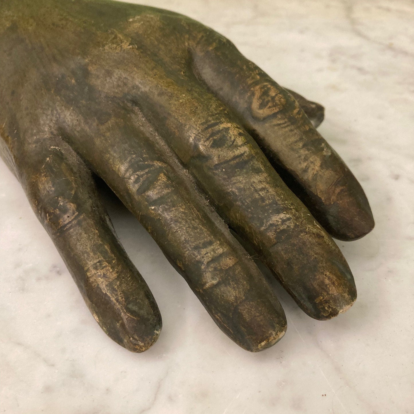 Moulage en plâtre de la main d' Honoré de Balzac vers 1900.