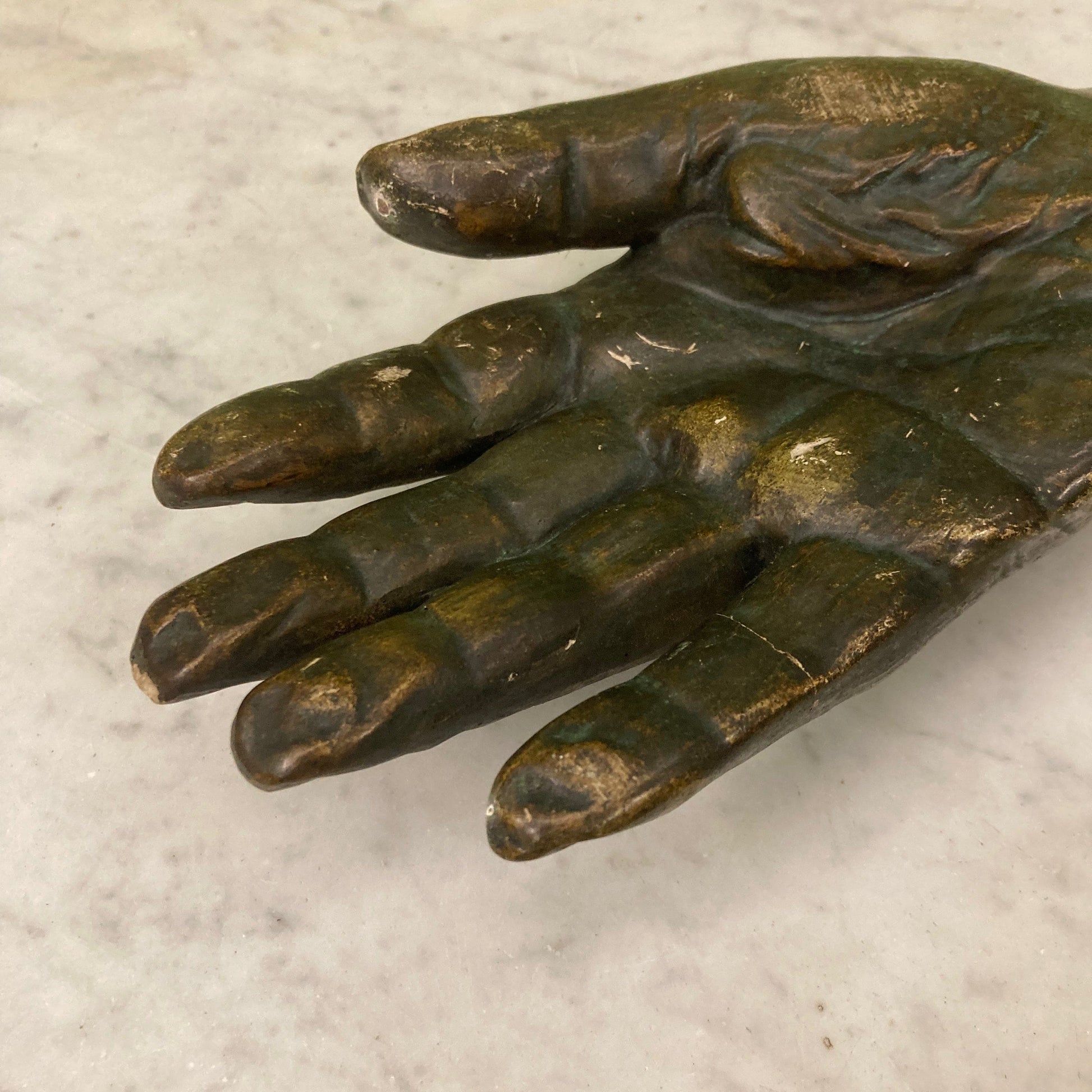 Moulage en plâtre de la main d' Honoré de Balzac vers 1900.