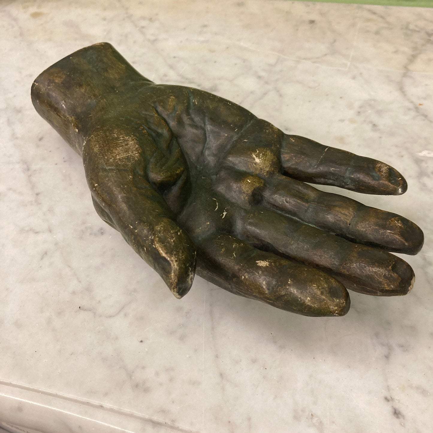 Moulage en plâtre de la main d' Honoré de Balzac vers 1900.