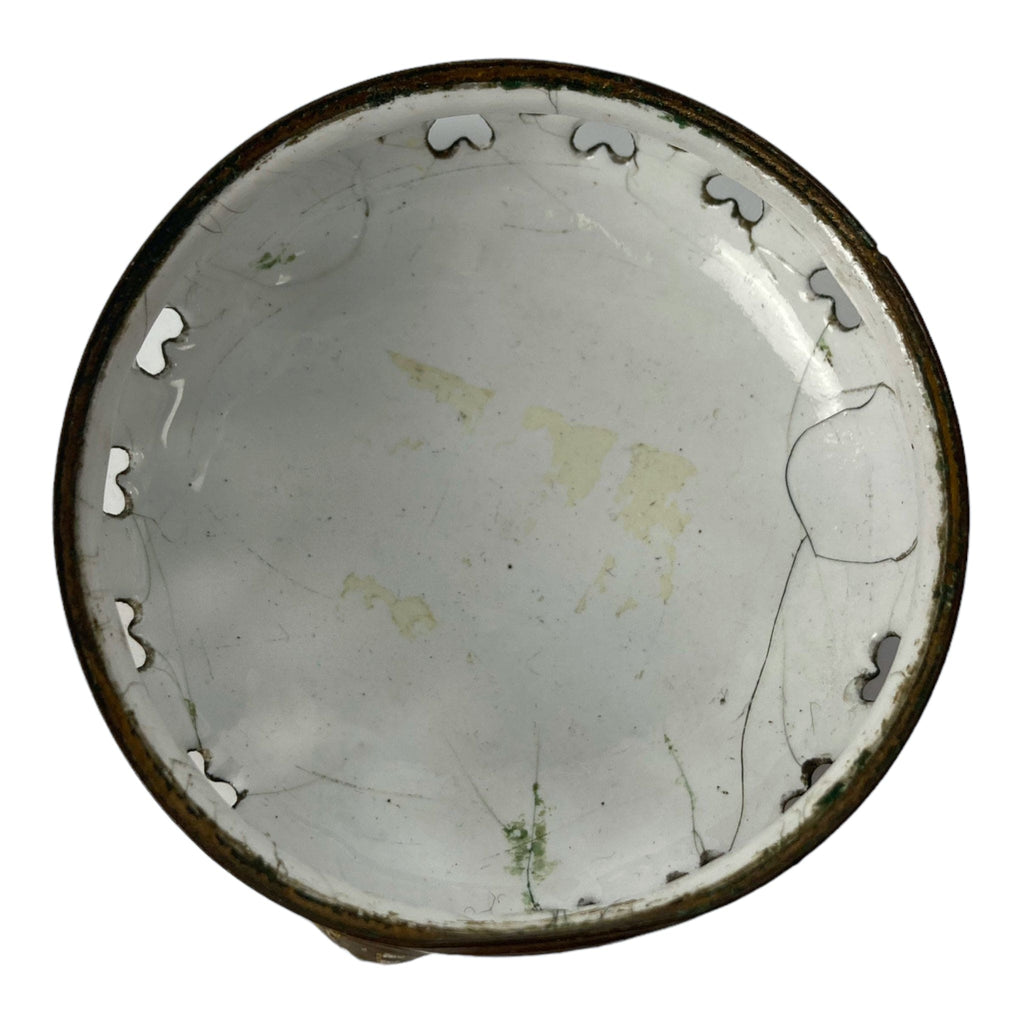 Battersea XVIIIe.  Paire de pièces de service de table en cuivre émaillé blanc et or, condiments, salerons