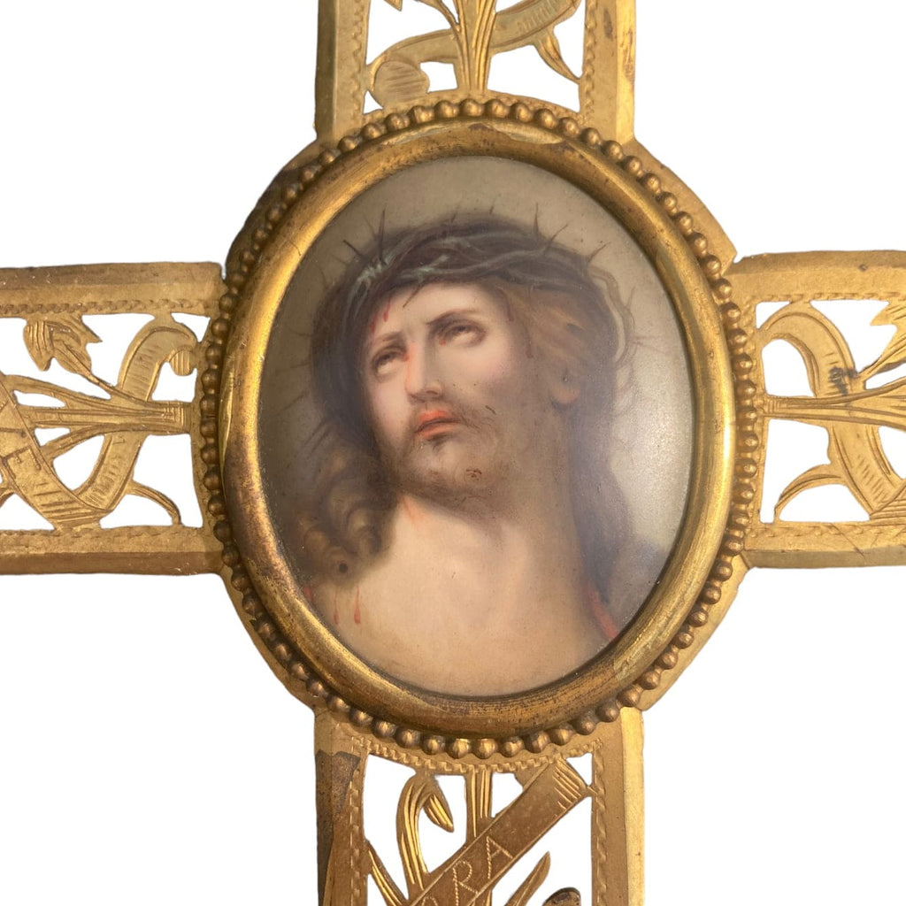 ancien bénitier Christ en médaillon