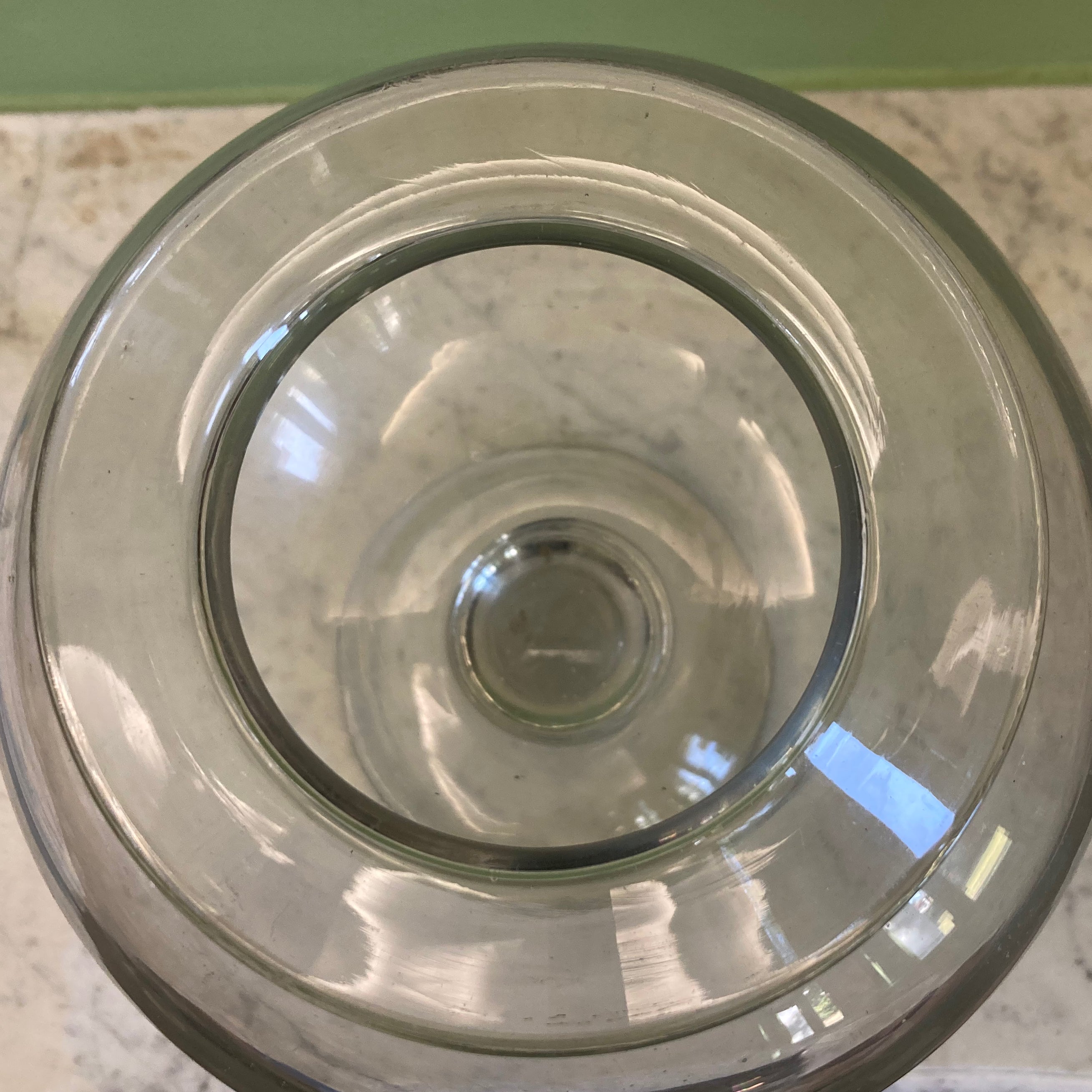 Bocal à sangsues en verre soufflé.