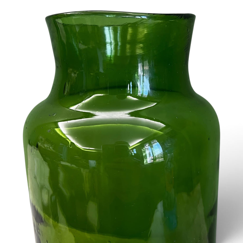Ancien bocal en verre soufflé début 19e siècle de couleur verte.