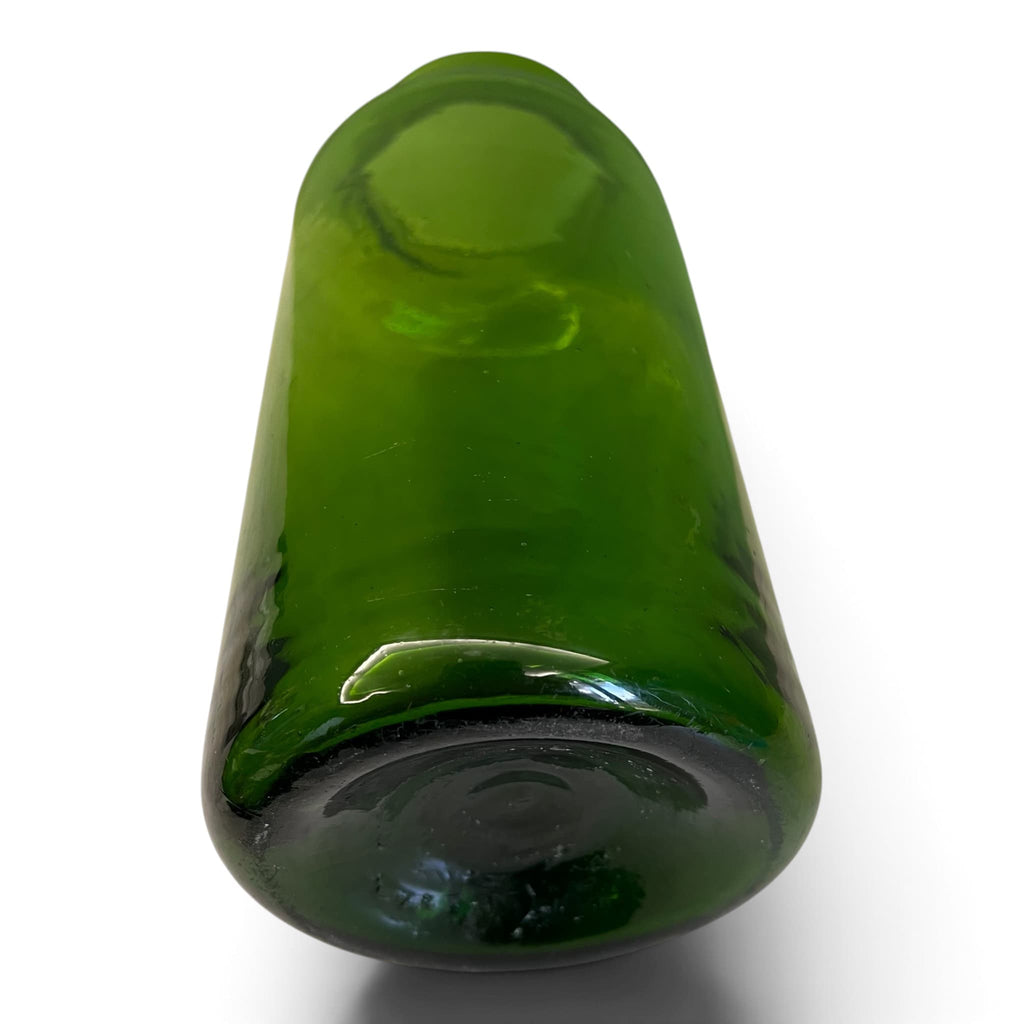 Ancien bocal en verre soufflé début 19e siècle de couleur verte.
