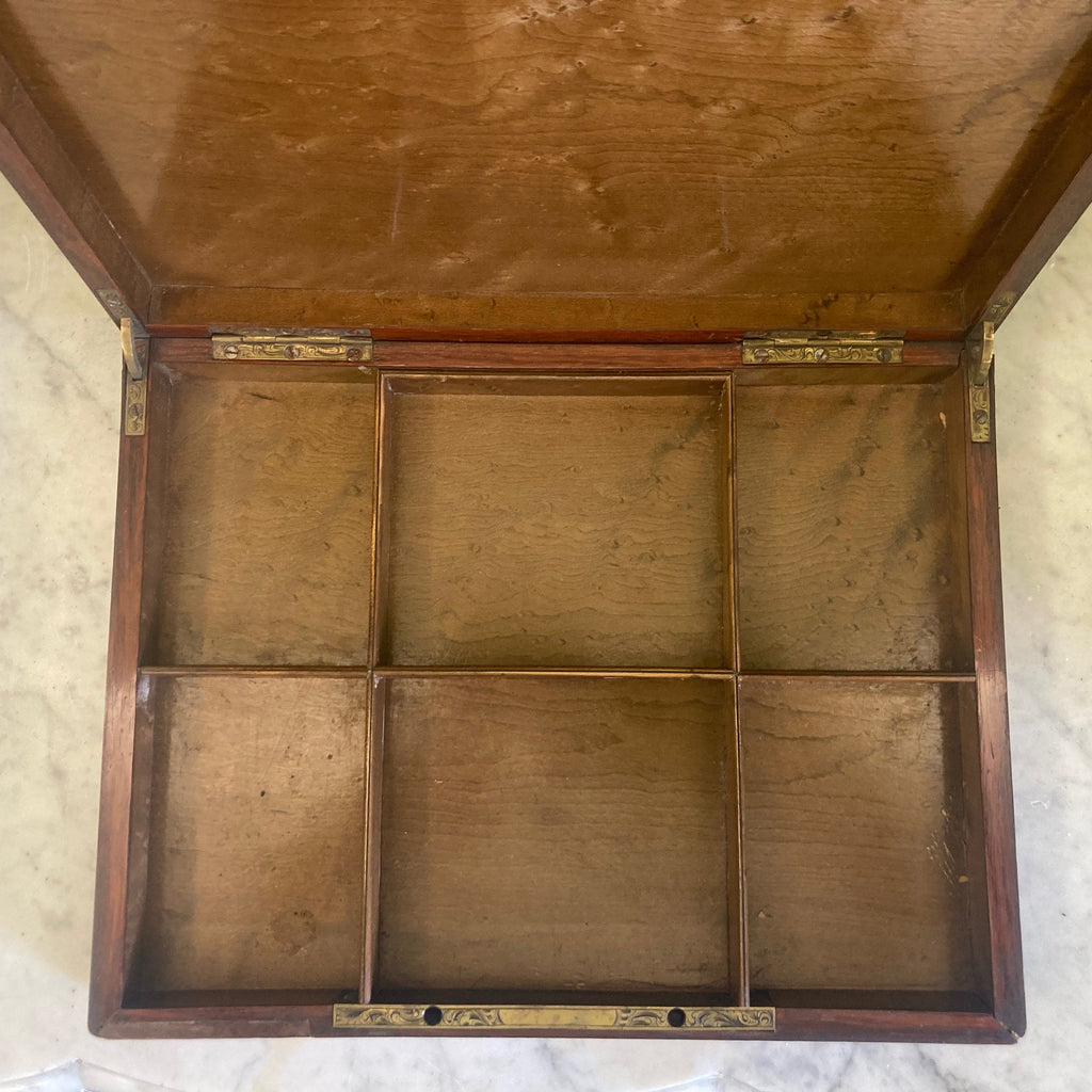 Ancienne boite en marqueterie de bois de rose et médaillon de Sèvres