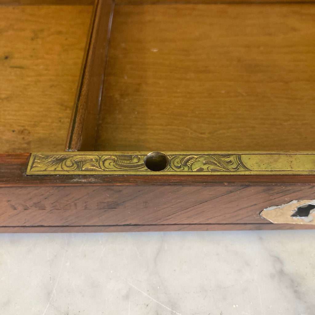 Ancienne boite en marqueterie de bois de rose et médaillon de Sèvres