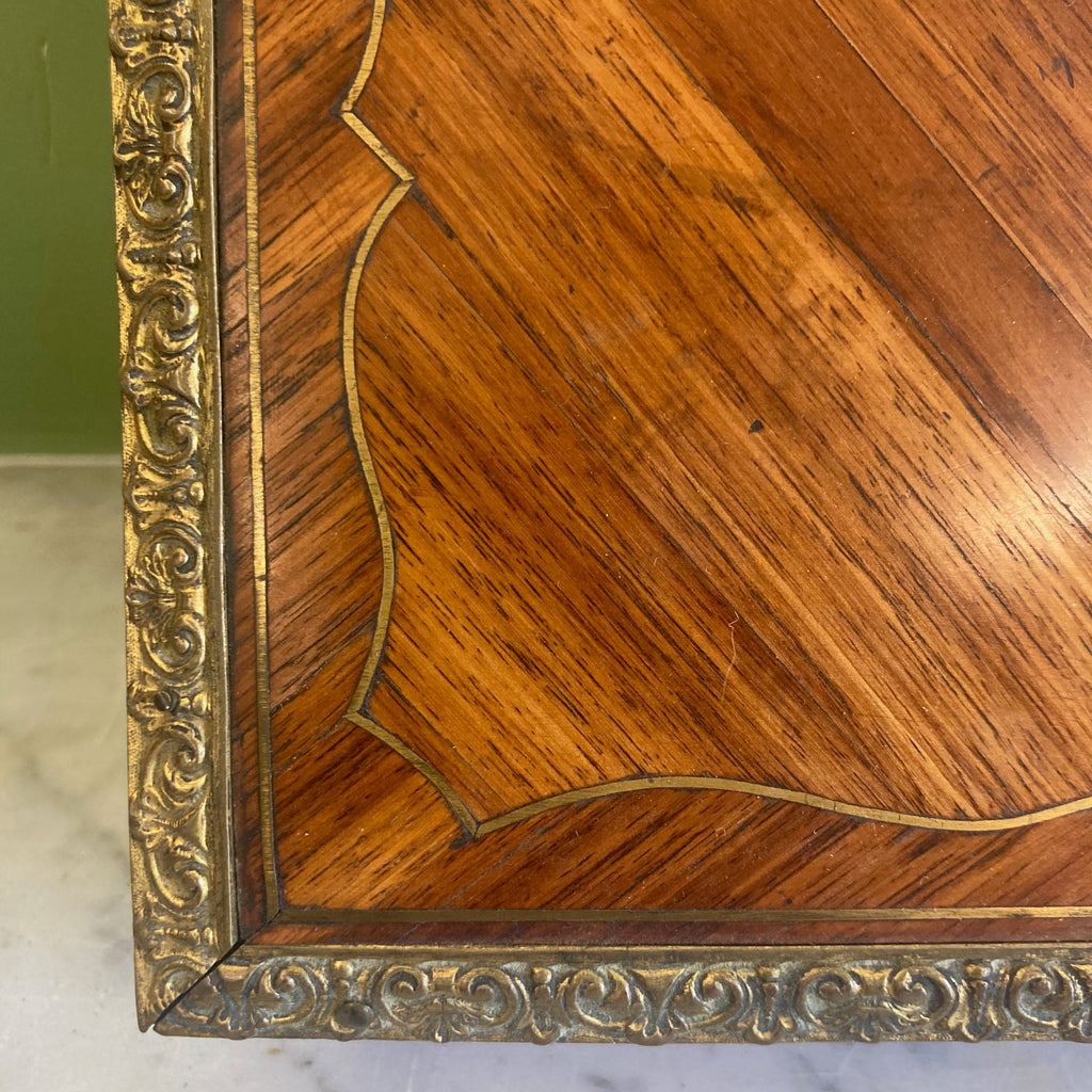 Ancienne boite en marqueterie de bois de rose et médaillon de Sèvres