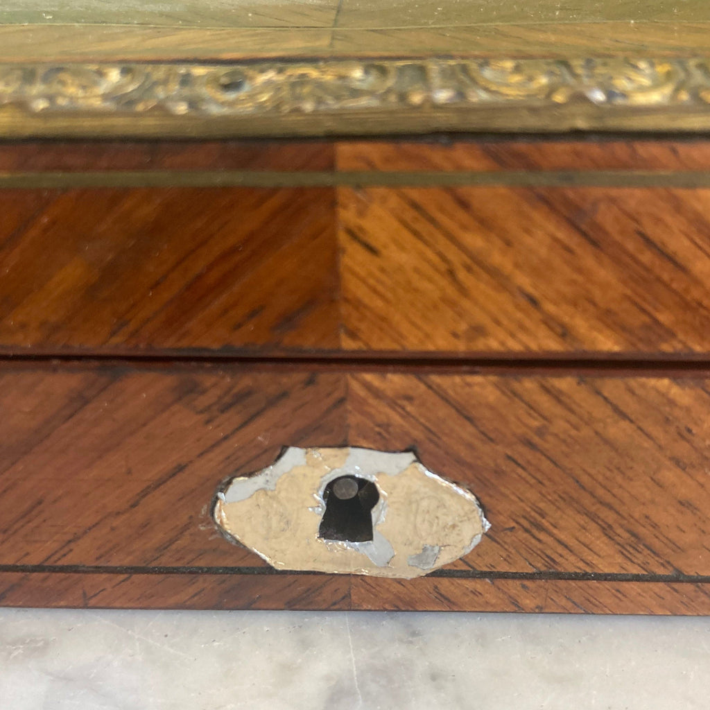 Ancienne boite en marqueterie de bois de rose et médaillon de Sèvres