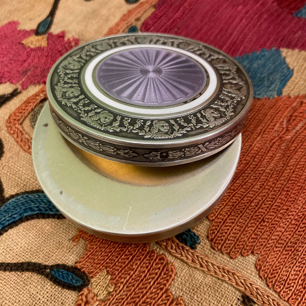 Ancienne boite à pilules en argent massif et émail guilloché