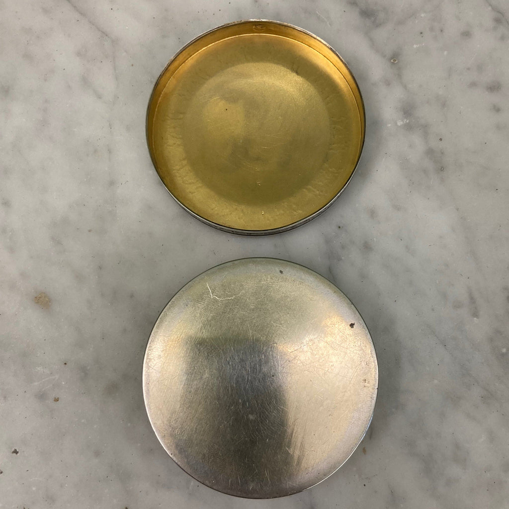Ancienne boite à pilules en argent massif et émail guilloché