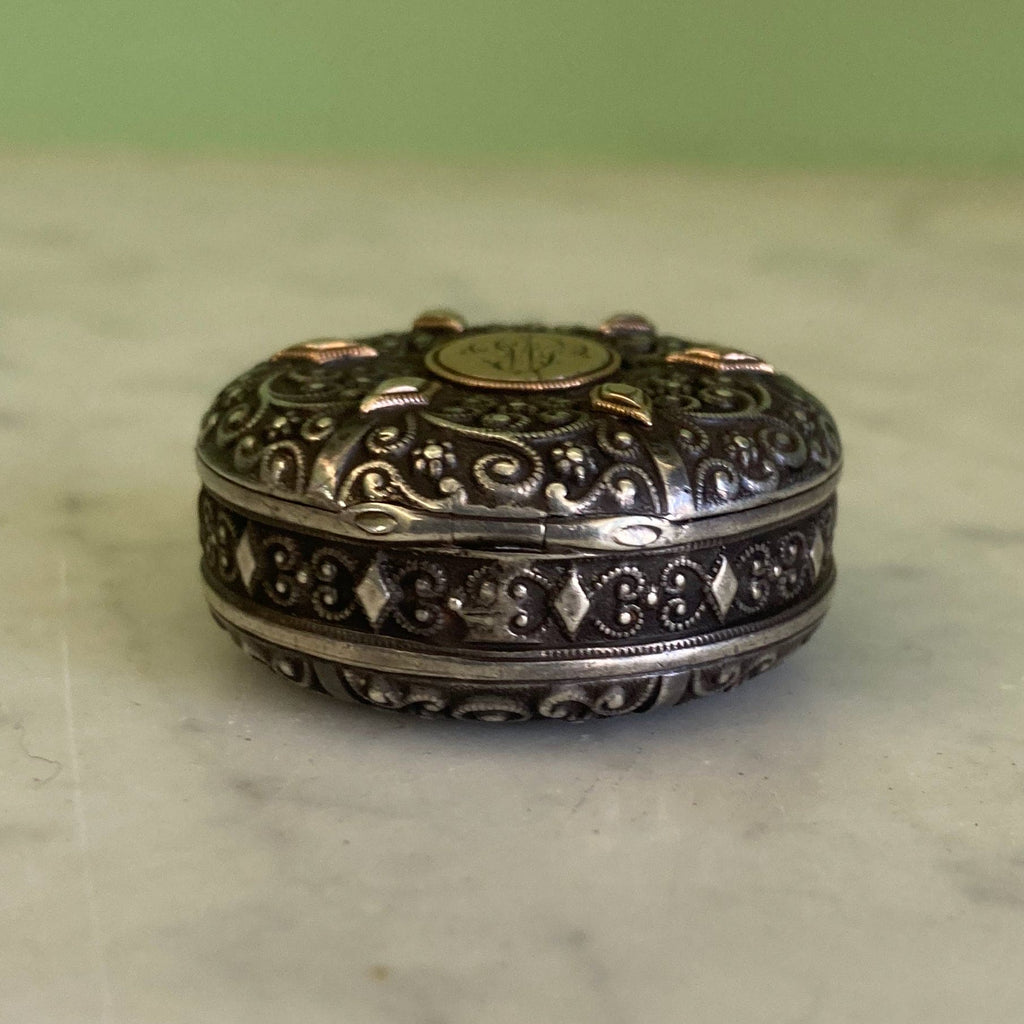 Boite à pilules en argent massif vers 1900